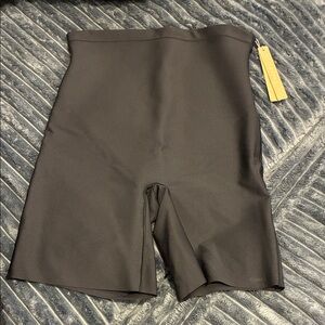 SKIMS High-Rise Black Women’s Compression Shorts